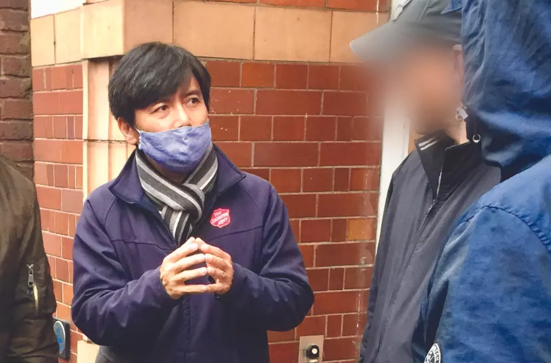 Lieutenant Wan Gi Lee speaking to homeless people