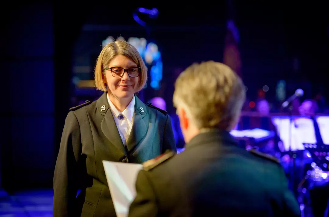 Lesley Holland being commissioned