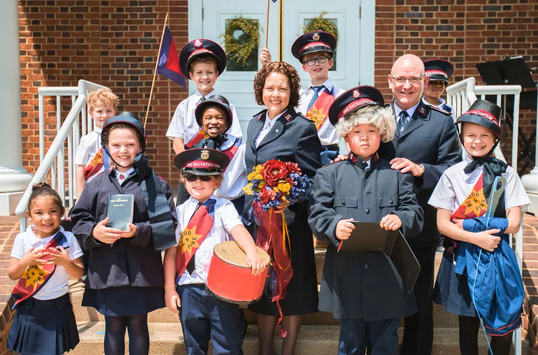 Photo shows Lyndon and Bronwyn Buckingham with children.