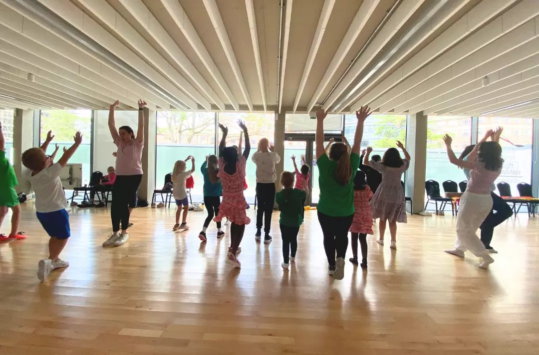 A photo of a children's dance workshop