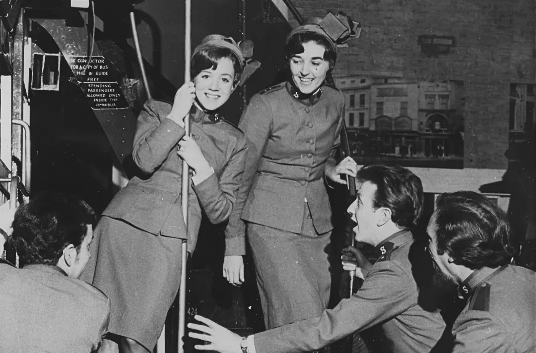 A black and white photo shows the Joystrings.
