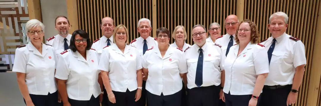 A photo shows the members of Cabinet.