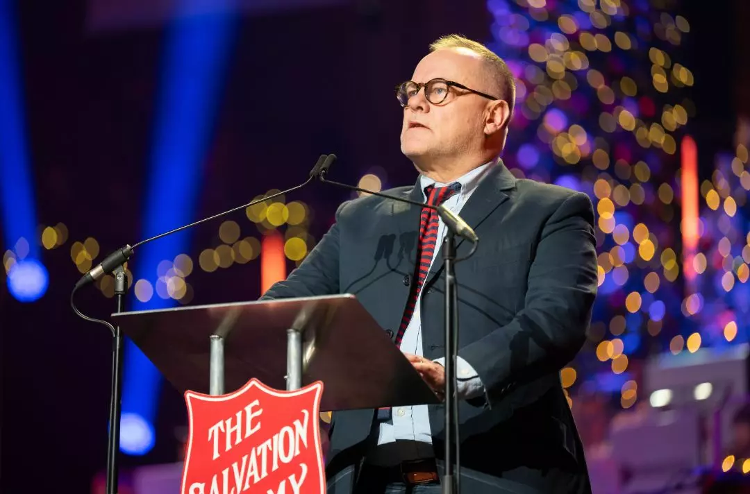 Jack Dee reads John 1:1-14