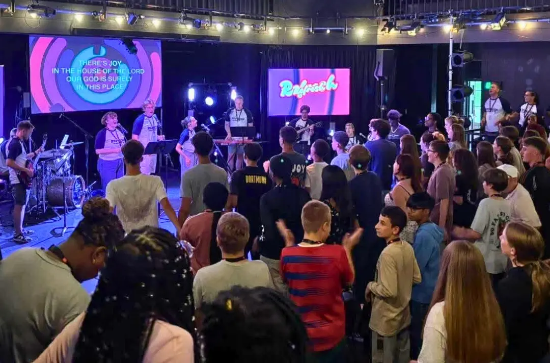 A photo shows a worship session.