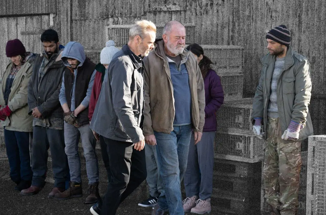 Ray forces Bear to work with other victims