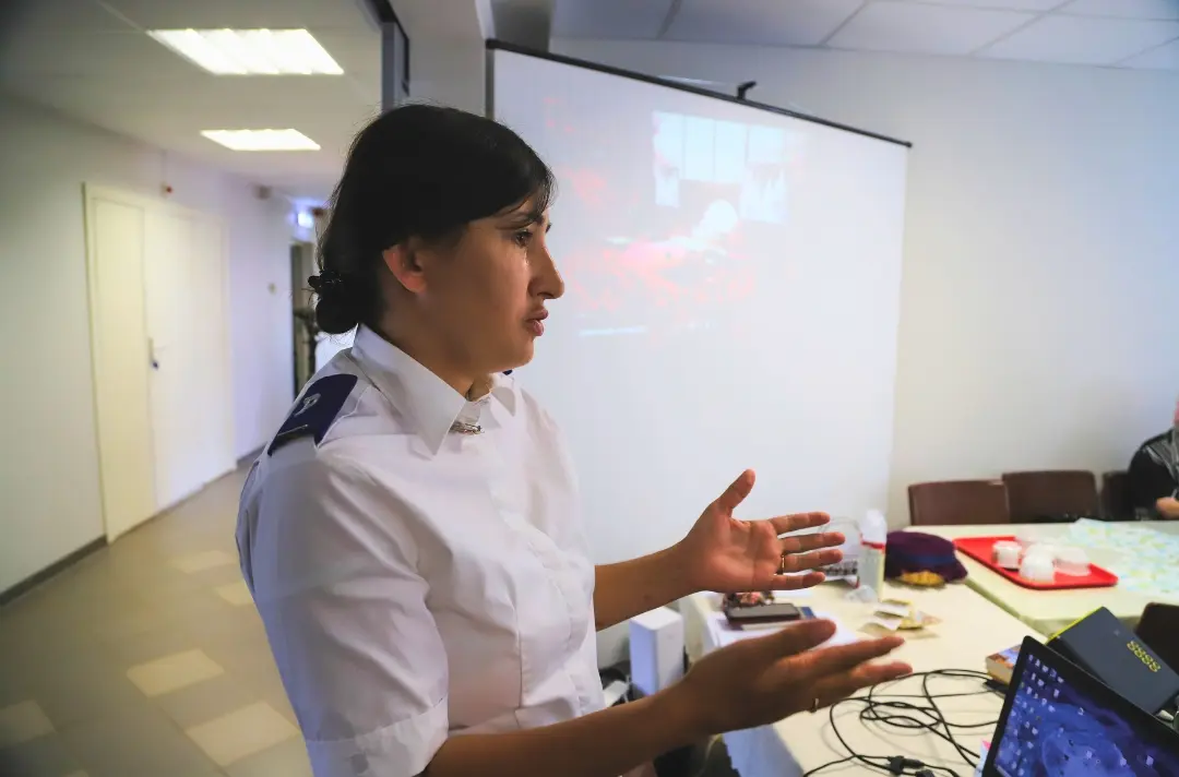 A photo shows someone speaking in Narva.