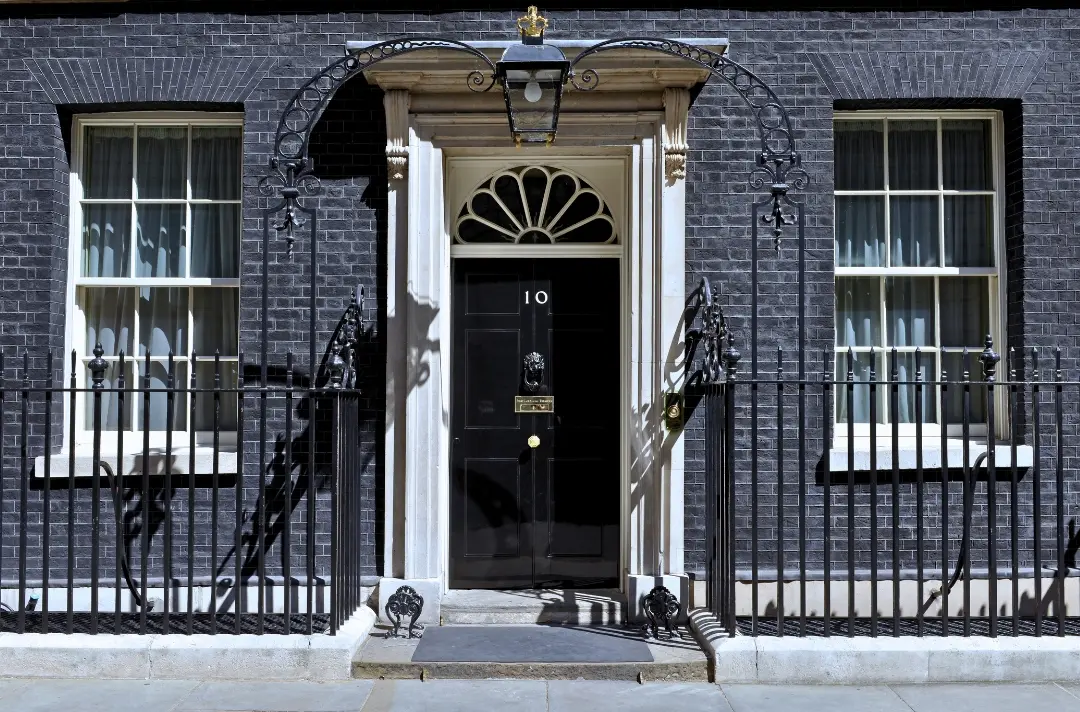 A photo shows the door of 10 Downing Street.