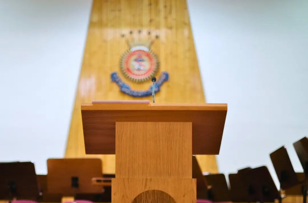 A photo shows a lecture in a Salvation Army hall.