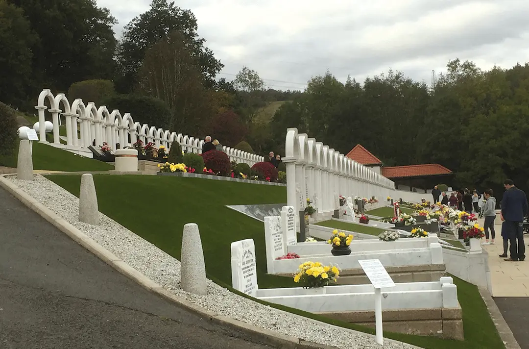 Mourners at the cemetery in Aberfan 